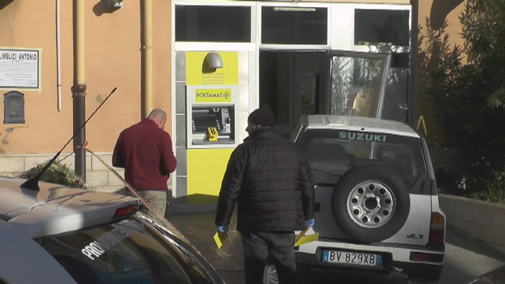 Favara. Rapina all'ufficio postale. 3 i malviventi, bottino da 110mila euro