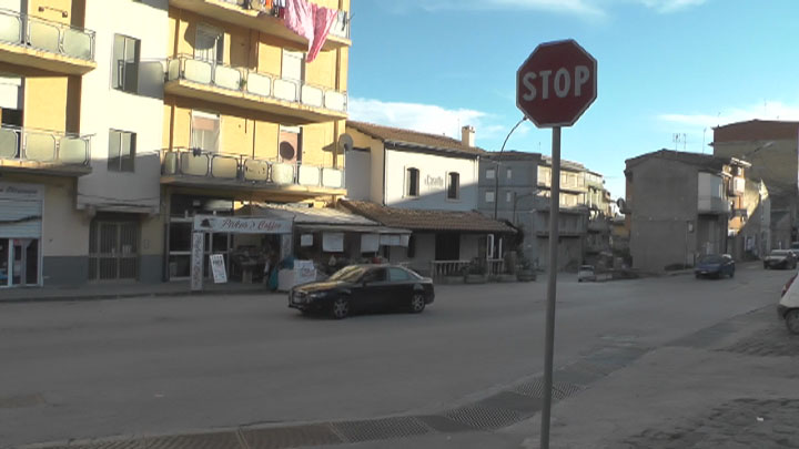Favara, ricollocata la segnaletica di ''STOP'' in via Fonte Canali