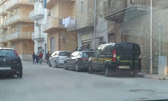 Favara, militari e cani antidroga: controlli ieri in via Agrigento