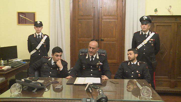 ''Picchiano 86enne per 125 euro'', arrestati due giovani