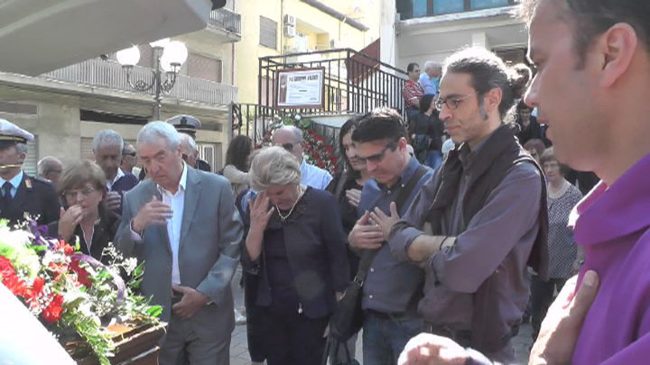 Favara ha salutato Peppe Valenti. Emozione al funerale