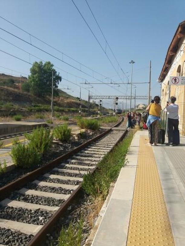 Treno Agrigento–Palermo si guasta. Pendolari e viaggiatori fermi per oltre quattro ore