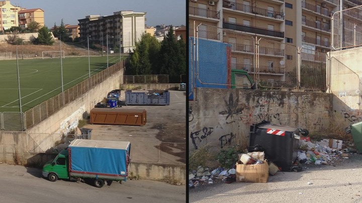 Fontanelle. Rifiuti di fianco a un campetto di calcio, i residenti: ''Sopportiamo da 4 mesi, ora basta''