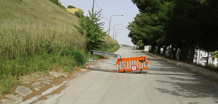 Costretti a occuparci di caditoie rotte... assurdo!