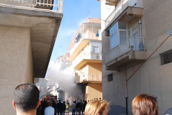 Incendio in Via Beta a Favara.