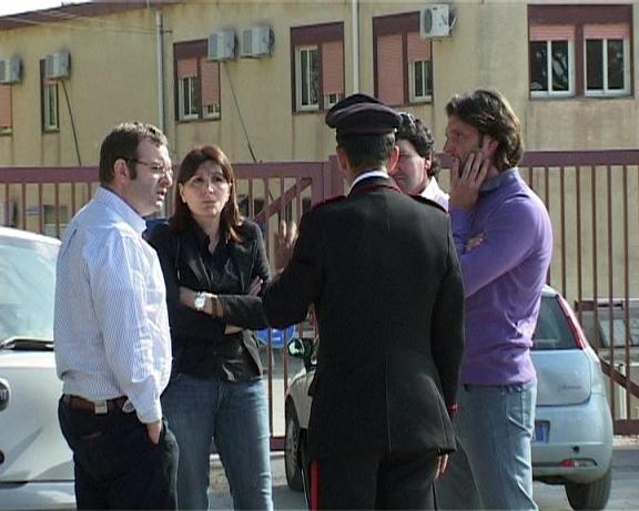 La ditta non paga ed allora imprenditore favarese chiude per protesta cancelli d'ingresso e cambia lucchetto