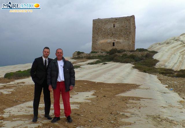 Esercitazioni al poligono Drasy. La trasmissione ''Le Iene'' a Punta Bianca