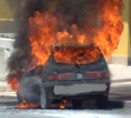 Auto in fiamme a Siculiana