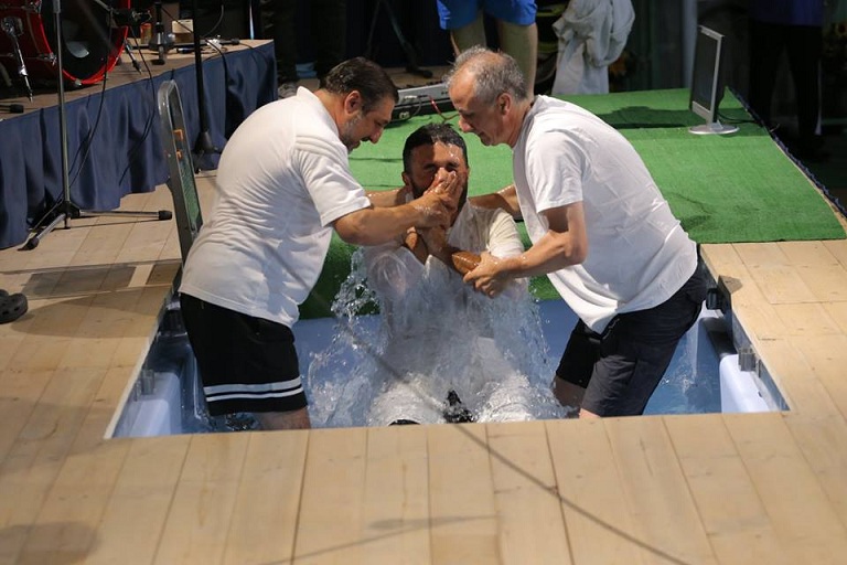 Favara, in otto testimonieranno il loro credo; battesimo per immersione domani nella Chiesa Evangelica Internazionale