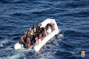 Lampedusa. Mille migranti soccorsi dalla Marina Militare