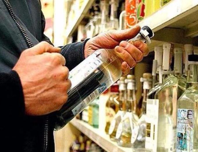 Ravanusano arrestato a Ragusa. Prima di andare in udienza si ferma al supermercato e ruba bottiglie di alcolici