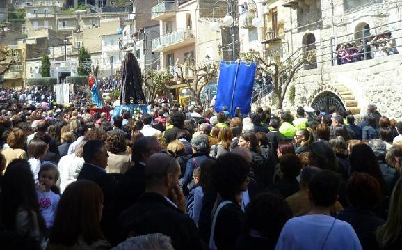 Favara, tradizionale Via Crucis. Sicilia TV ha seguito il tradizionale appuntamento