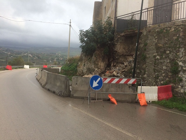 Favara, collocati i blocchi in cemento. Pronti per riaprire il tratto della SS 122