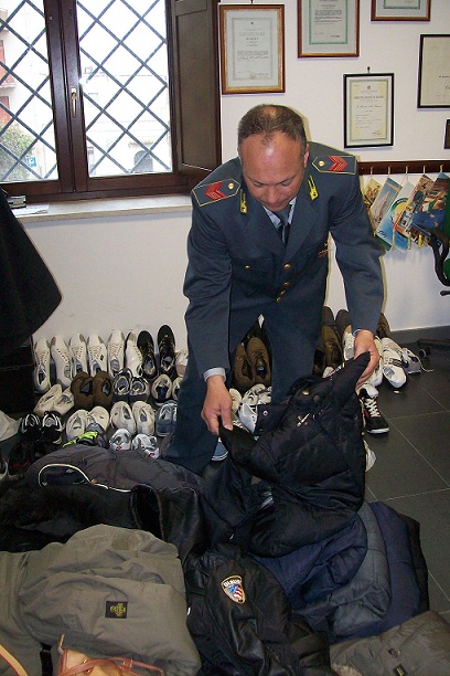 La G.d.F. di Agrigento dona 1.100 capi di abbigliamento alla Caritas Diocesana