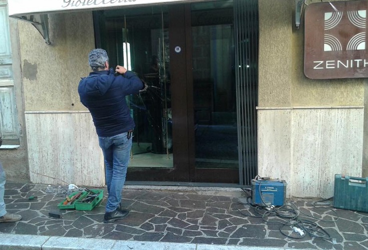 Naro, furto in una gioielleria del centro
