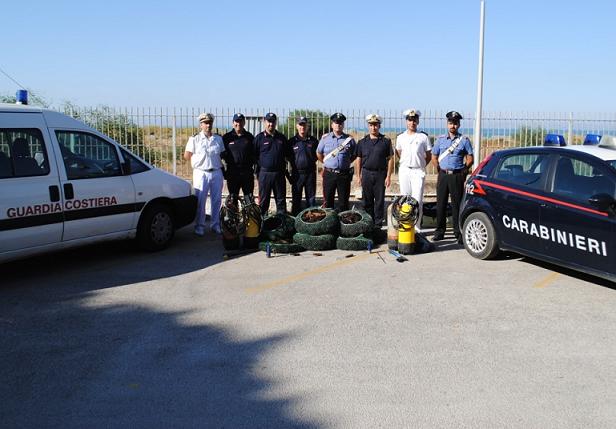 Sequestrati ricci di mare e attrezzature subacquee
