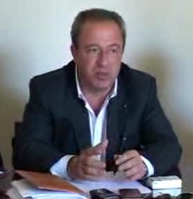 Lavori di disinfestazione contro il punteruolo rosso. Ad intervenire Lillo Montaperto.