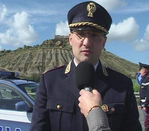 Tengono in braccio i bambini e senza cintura, raffica di multe dalla Polizia Stradale di Agrigento