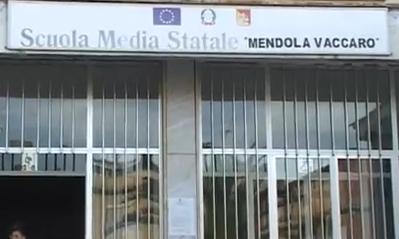 Nuova raid vandalico alla scuola Media Mendola di Via dei Mille a Favara