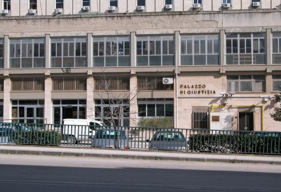 Troina. Atti vandalici all'Istituto scolastico ''San Michele''. Identificati gli autori, che rischiano fino a tre anni di reclusione