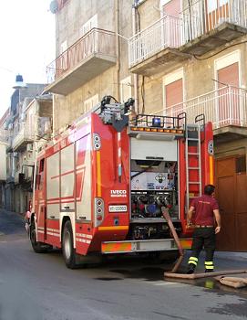 Il comando provinciale dei Vigili del Fuoco proclama lo stato di emergenza.