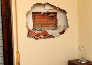 Furto in abitazione stanotte a Favara. Ladri sradicano cassaforte dal muro e la portano via