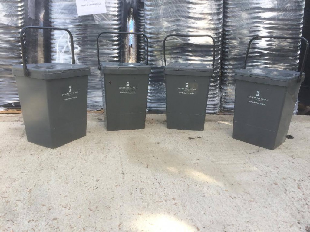 Spazzatura a Favara, riprendono i furti dei contenitori antirandagismo. Nascono piccole discariche
