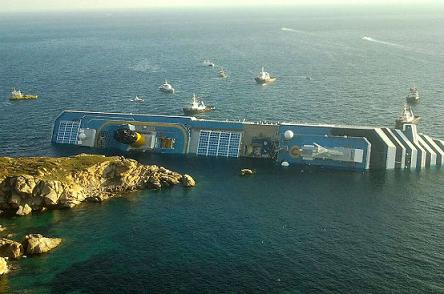 Naufragio Nave Costa Concordia. Salvi i siciliani a bordo.