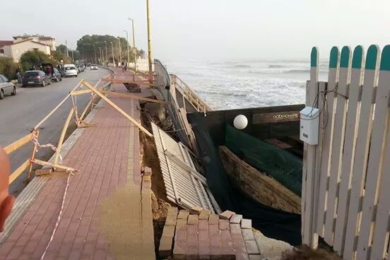 Crollo tratto del marciapiede di viale delle Dune a San Leone. La Regione finanzia 277mila euro per la messa in sicurezza e rifacimento del tratto