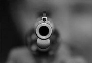 Favara. Colpi di pistola contro un'auto parcheggiata