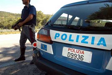 Violano le prescrizioni della sorveglianza speciale: due arresti della Polizia