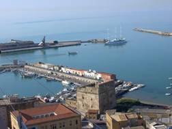 Controlli su veicoli adibiti al trasporto merci provenienti da Lampedusa