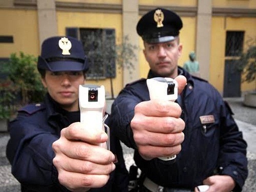 Agrigento, da ieri in uso ai poliziotti della Volante e dei vari commissariati lo ''spray al peperoncino''