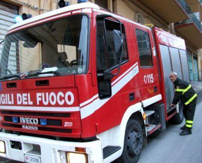 Camion e auto divorati dalle fiamme, incendi a Favara e Agrigento