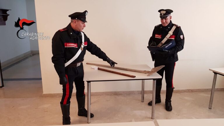 carabinieri sequestro piccone e spranga Licata
