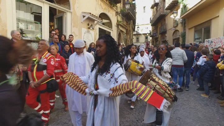 Mandorlo in Fiore sfilata in via Atenea 2018