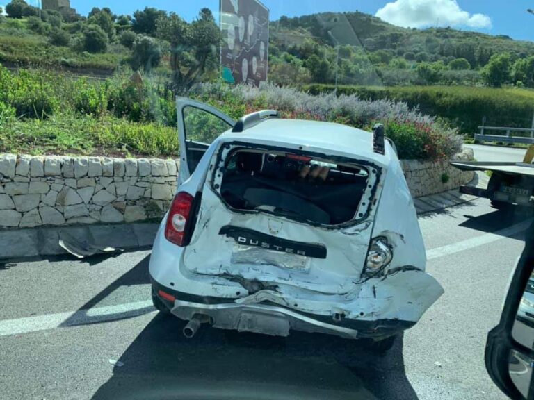 Incidente rotonda San Pietro Dacia Duster 1