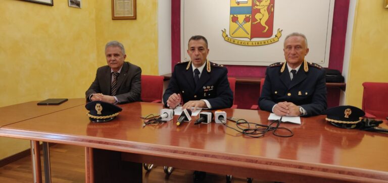 Conferenza Questura Minardi arresti licata usura