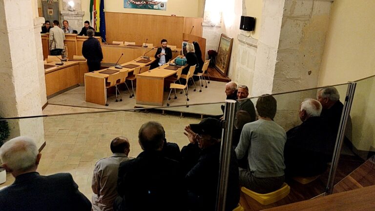 Consiglio comunale di Favara pubblico e aula
