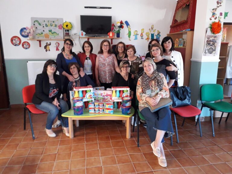 Asilo nido aragona foto di gruppo assessori