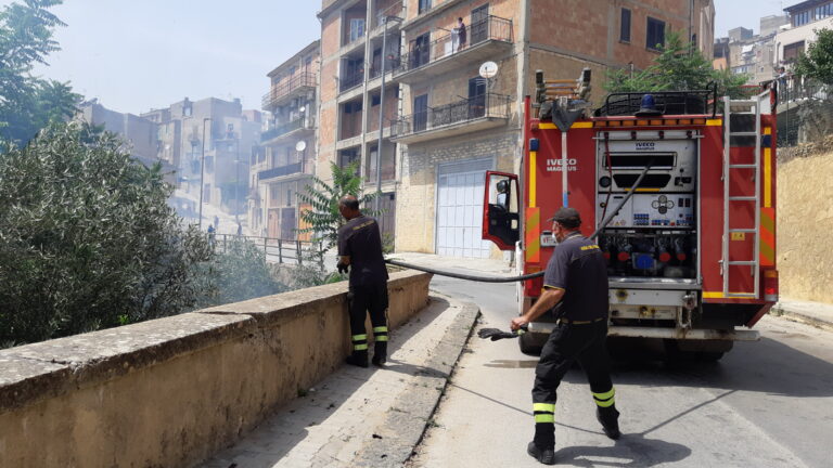Incendio a Naro giugno 2019