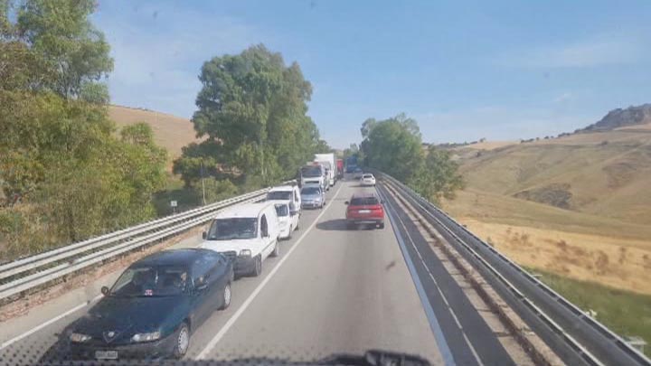 auto in strada