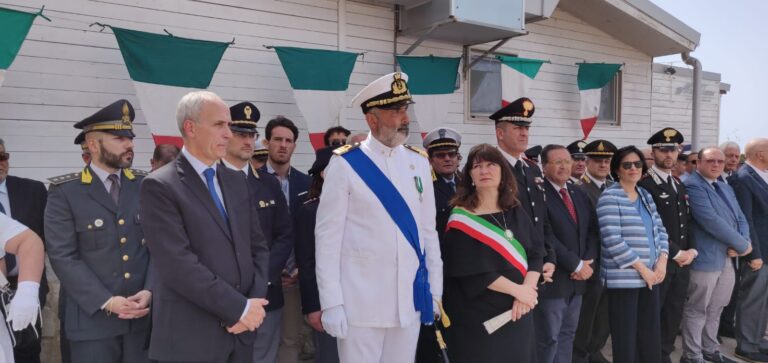 capitaneria di porto gennaro fusco e prefetto dario caputo