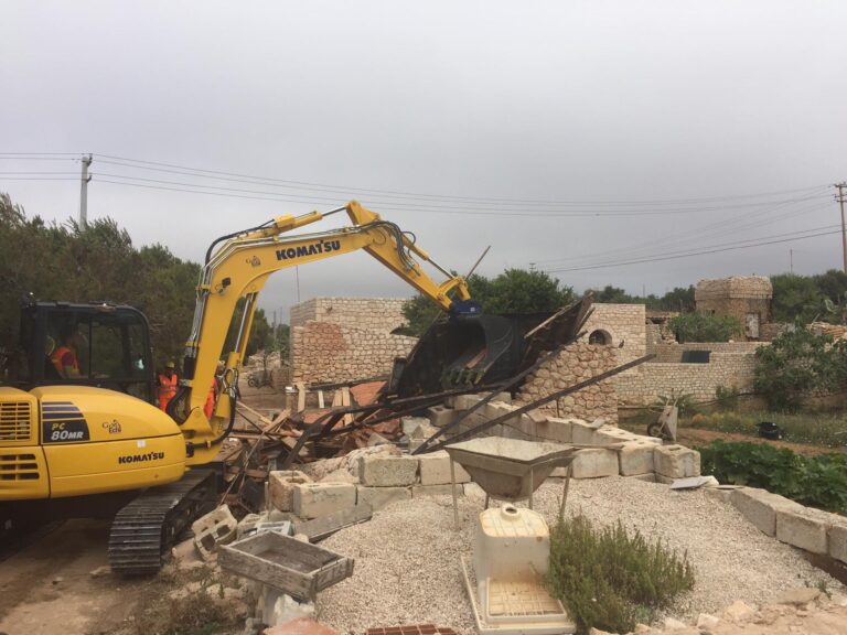 demolizione immobile abusivo lampedusa 18 giugno 2019