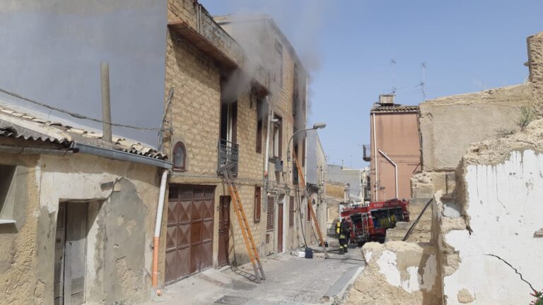 Incendio Naro via vanelle morto anziano Calcedonio Liguori