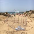pesce struttura in ferro sulle spiagge