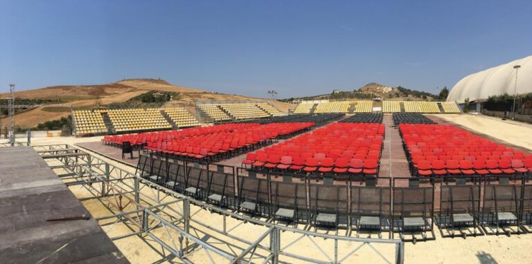 Concerto palco sport village sedie poltrone