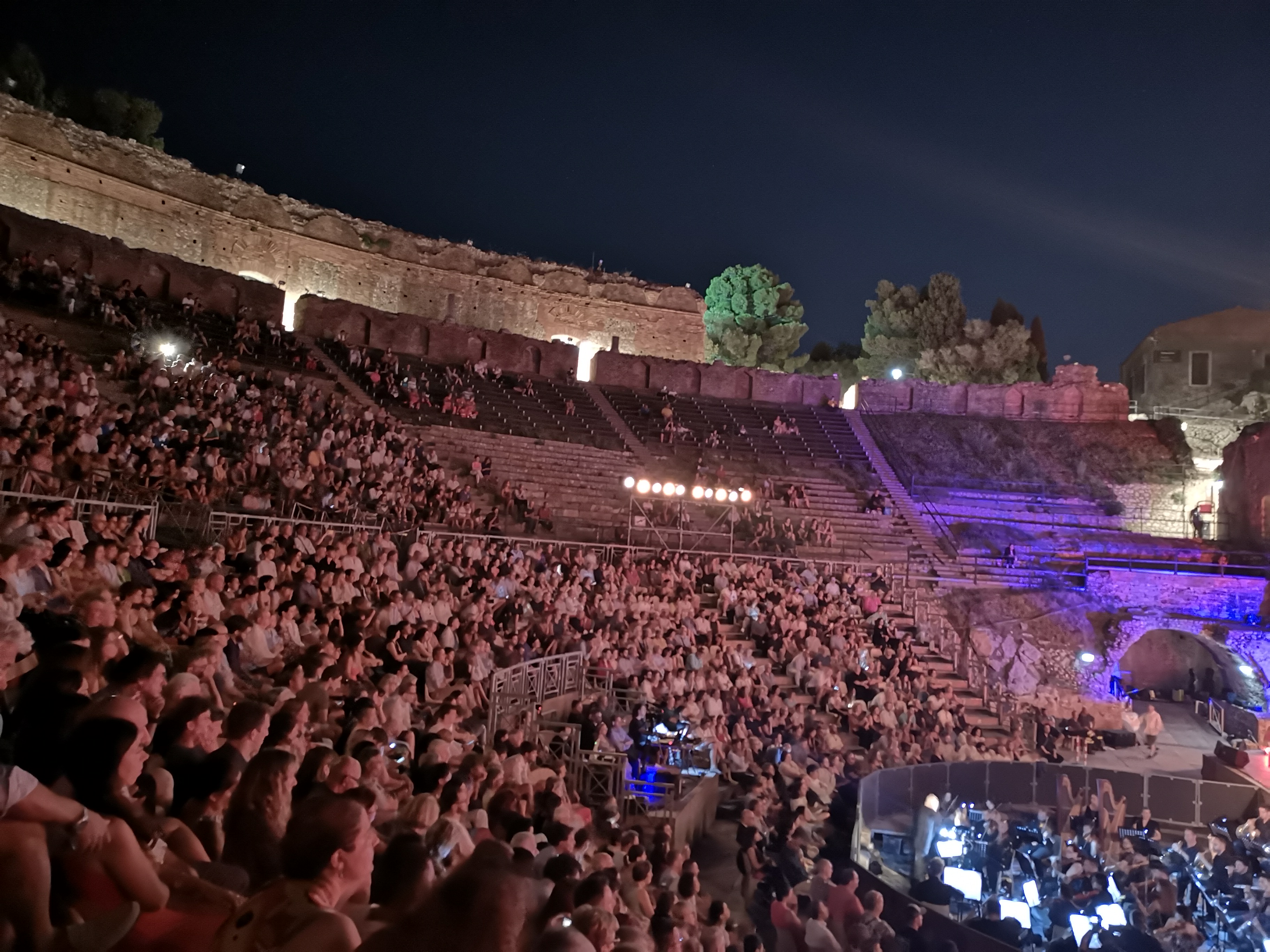 Pubblico al teatro Antico di Taormina