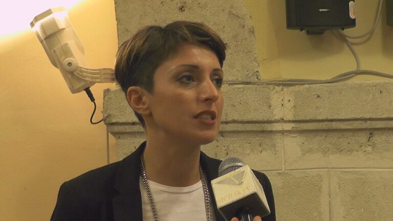 Anna Alb intervista sfiducia