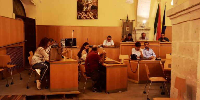 Consiglio Comunale di Favara banchi m5s